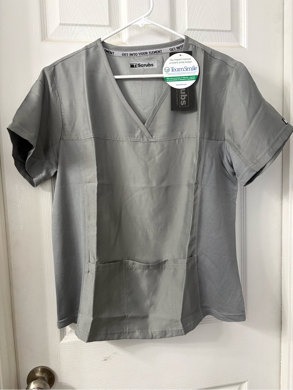 Ti Scrubs Men's or Women’s V-Neck Scrub Top in Light Gray and pants set